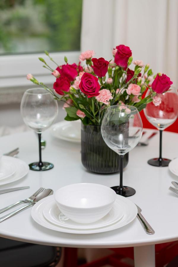 Central Apartment Solec Wilanowska By Noclegi Renters ワルシャワ エクステリア 写真